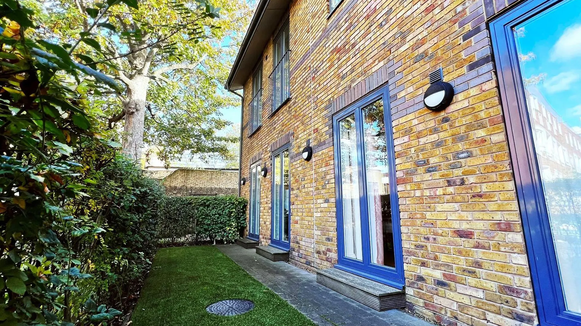 Homestay Bedroom 2, Queens Road London
