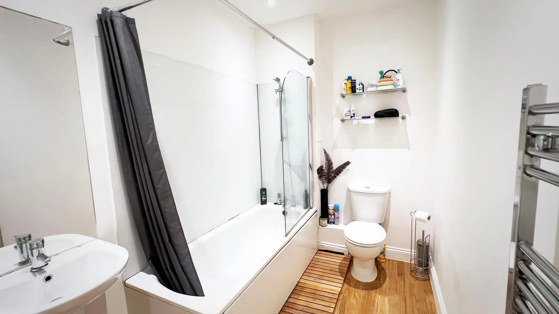 Bedroom 2, Queens Road London Homestay